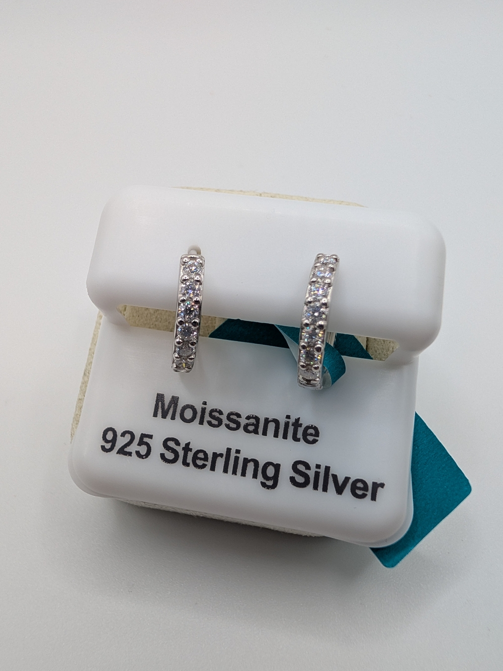 ​NWT 925 Sterling Silver Moissanite Huggie Hoop Earrings 0.5 CTW D Color VVS